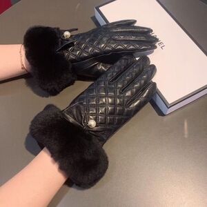 <AUTHENTIC>Chanel Quilted Leather Gloves Black